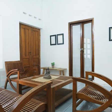 Hotel Oyo 287 Rumah Eyang Near Rsud Kota Yogyakarta Esterno foto