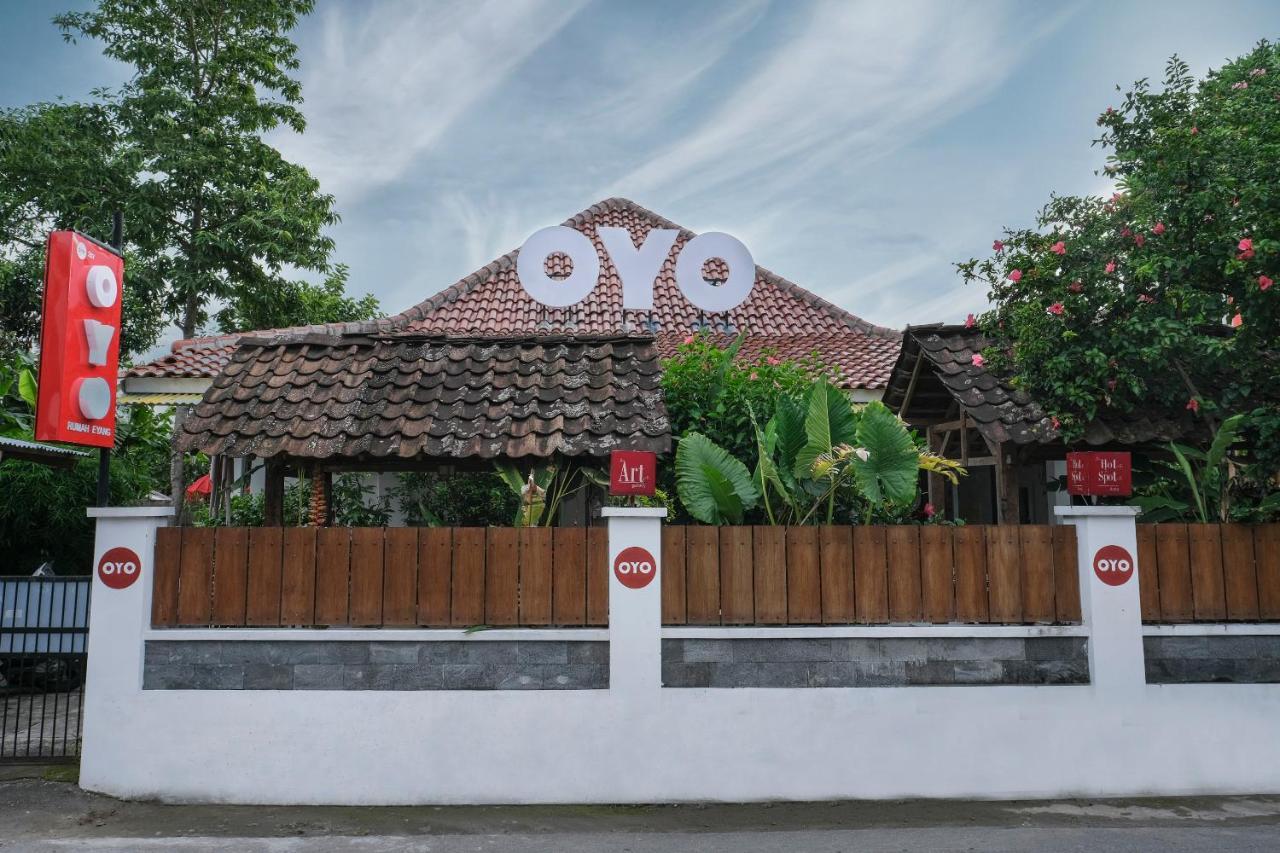 Hotel Oyo 287 Rumah Eyang Near Rsud Kota Yogyakarta Esterno foto