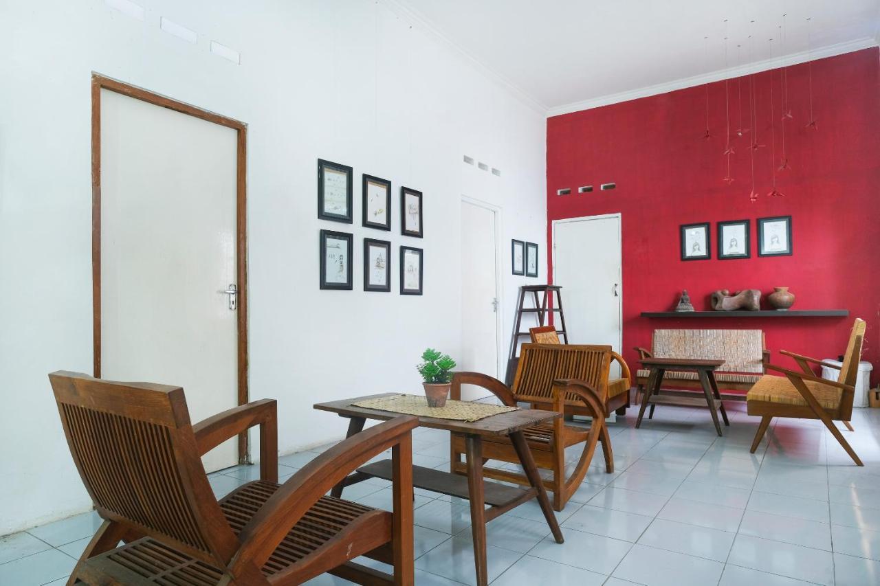 Hotel Oyo 287 Rumah Eyang Near Rsud Kota Yogyakarta Esterno foto