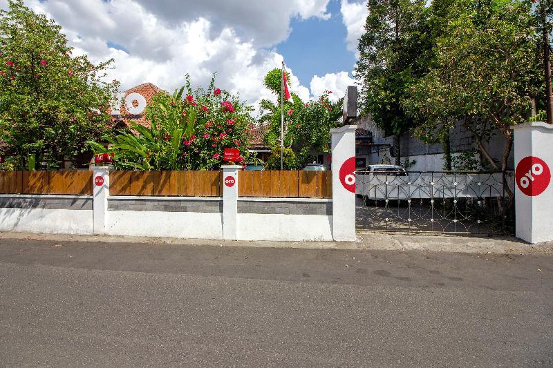 Hotel Oyo 287 Rumah Eyang Near Rsud Kota Yogyakarta Esterno foto